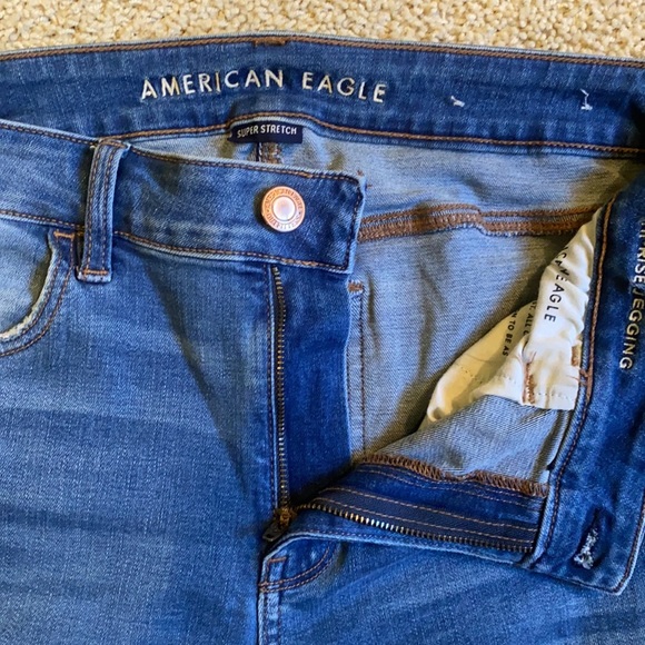 AMERICAN EAGLE WOMEN’S ripped/distressed HI-RISE JEGGING/jeans. Size 10R. - Picture 5 of 14